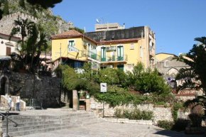 Отель Villa Gaia  Таормина